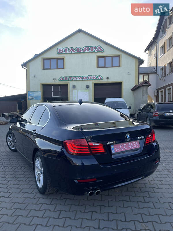 Седан BMW 5 Series 2015 в Мостиській