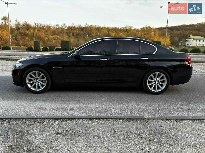 Седан BMW 5 Series 2015 в Новомосковську