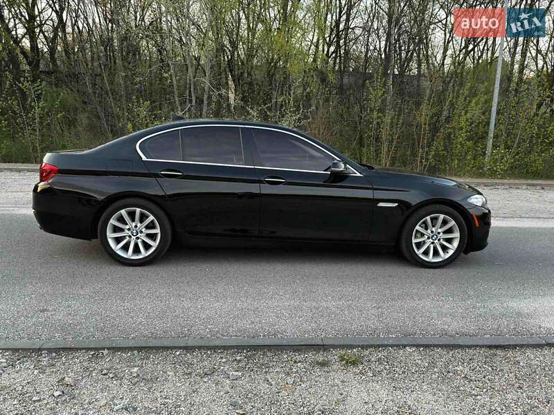 Седан BMW 5 Series 2015 в Новомосковську