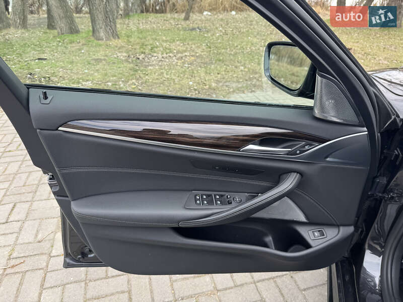 Седан BMW 5 Series 2019 в Дніпрі