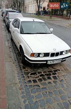 Седан BMW 5 Series 1989 в Львові