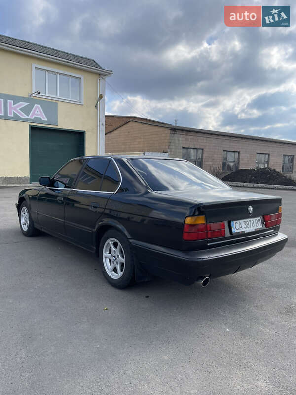 Седан BMW 5 Series 1990 в Шполе