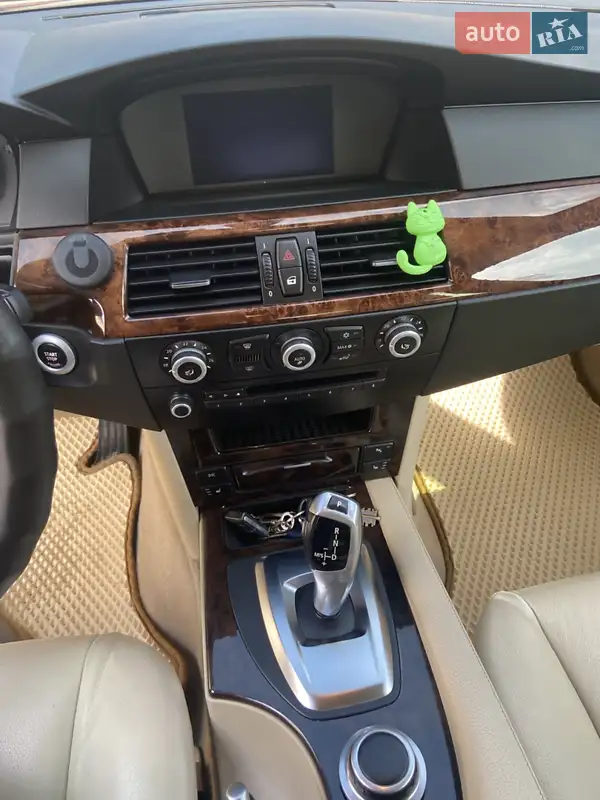Седан BMW 5 Series 2008 в 