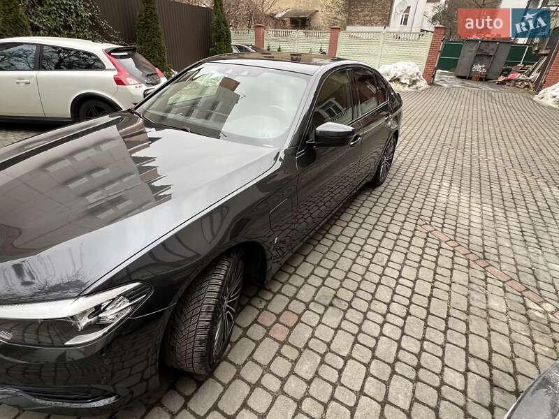 Седан BMW 5 Series 2018 в Львове