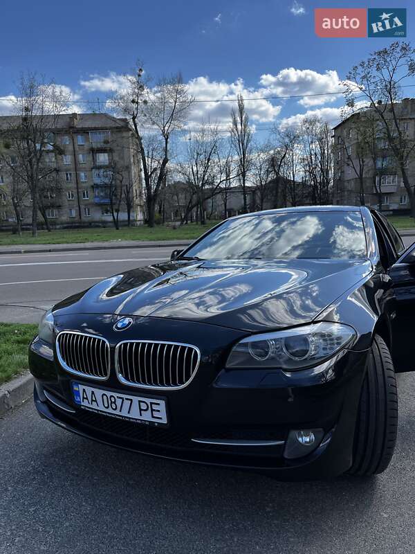 Седан BMW 5 Series 2012 в 