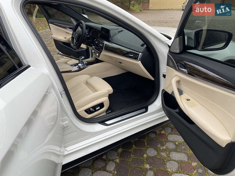 Седан BMW 5 Series 2017 в Львове