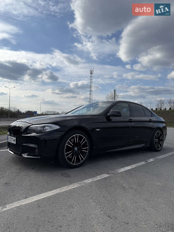 Седан BMW 5 Series 2012 в 