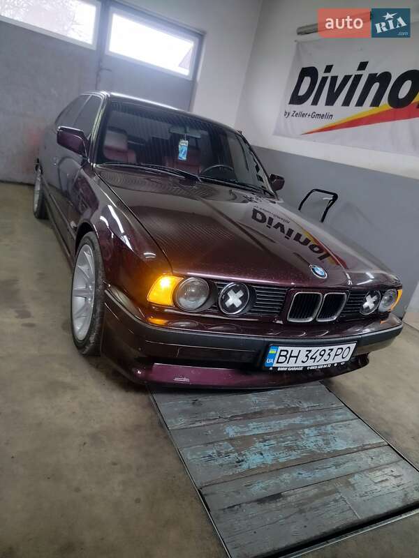Седан BMW 5 Series 1990 в Овидиополе