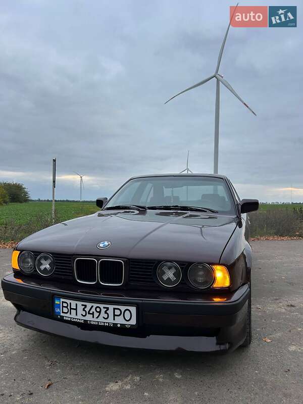 Седан BMW 5 Series 1990 в Овидиополе