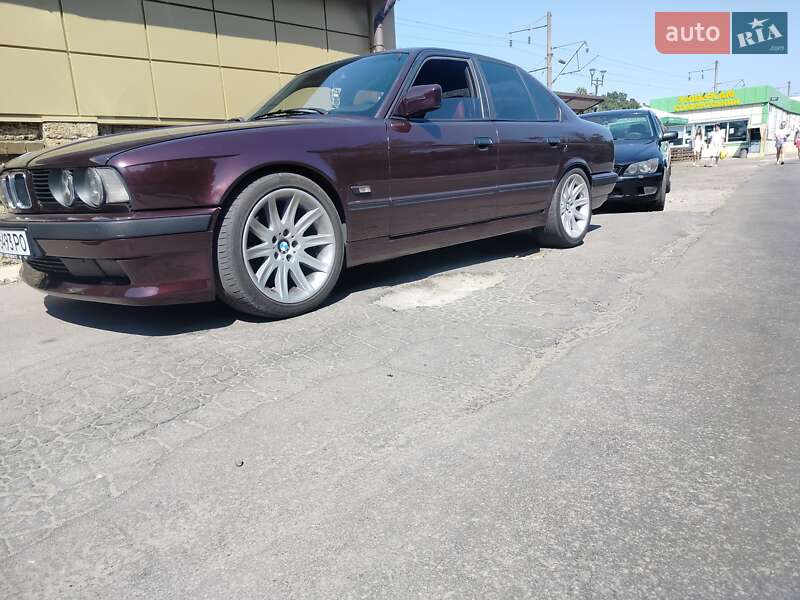 Седан BMW 5 Series 1990 в Овидиополе