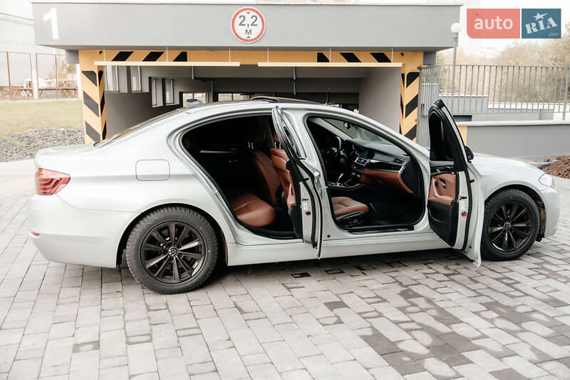 Седан BMW 5 Series 2015 в Києві