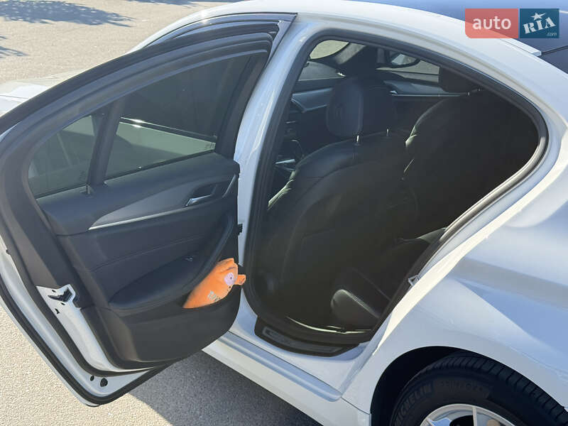 Седан BMW 5 Series 2017 в Києві