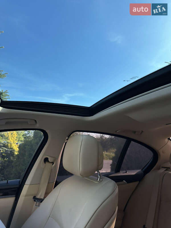 Седан BMW 5 Series 2013 в Львове