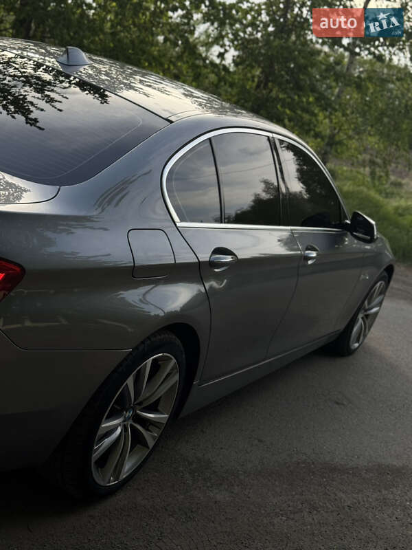 Седан BMW 5 Series 2015 в Умани