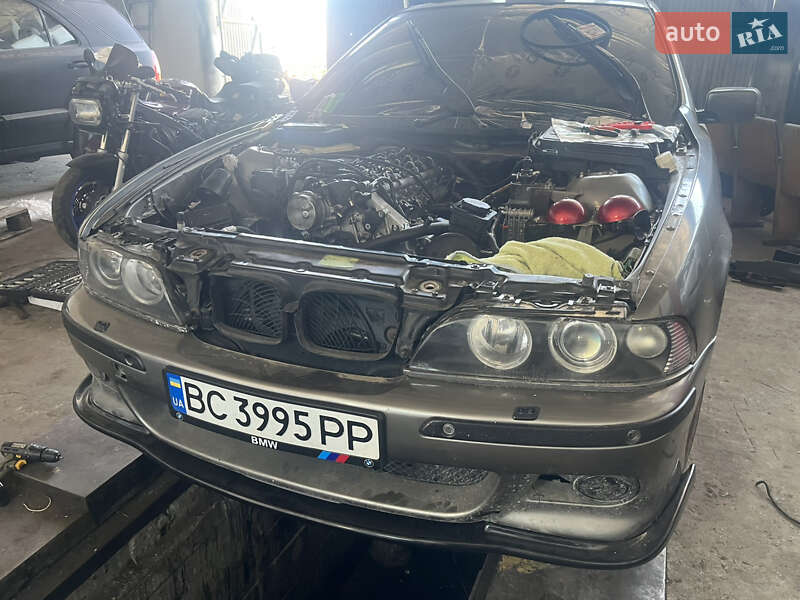 Седан BMW 5 Series 2001 в Каменке-Бугской