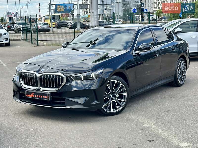 Седан BMW 5 Series 2023 в Киеве
