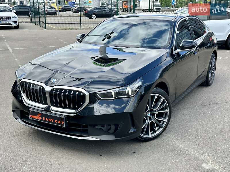 Седан BMW 5 Series 2023 в Киеве