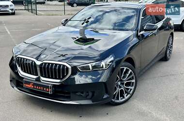 Седан BMW 5 Series 2023 в 