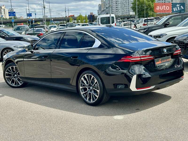 Седан BMW 5 Series 2023 в Киеве