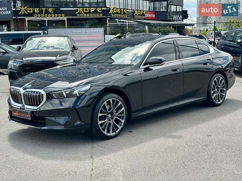 Седан BMW 5 Series 2023 в Киеве