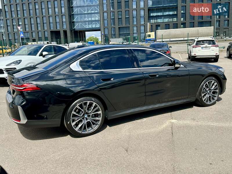 Седан BMW 5 Series 2023 в Киеве