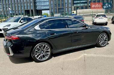 Седан BMW 5 Series 2023 в 
