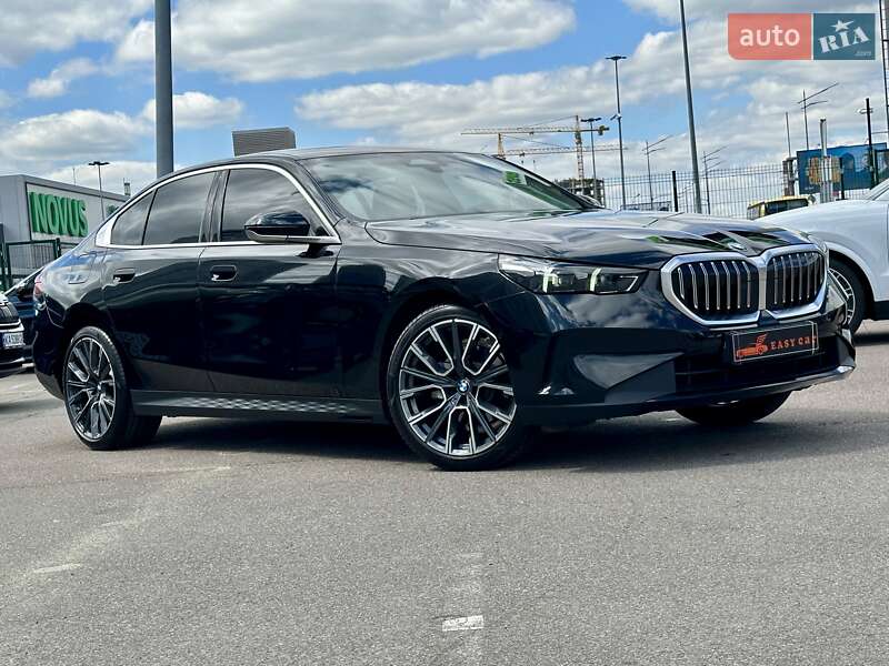 Седан BMW 5 Series 2023 в Киеве