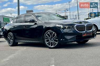 Седан BMW 5 Series 2023 в 