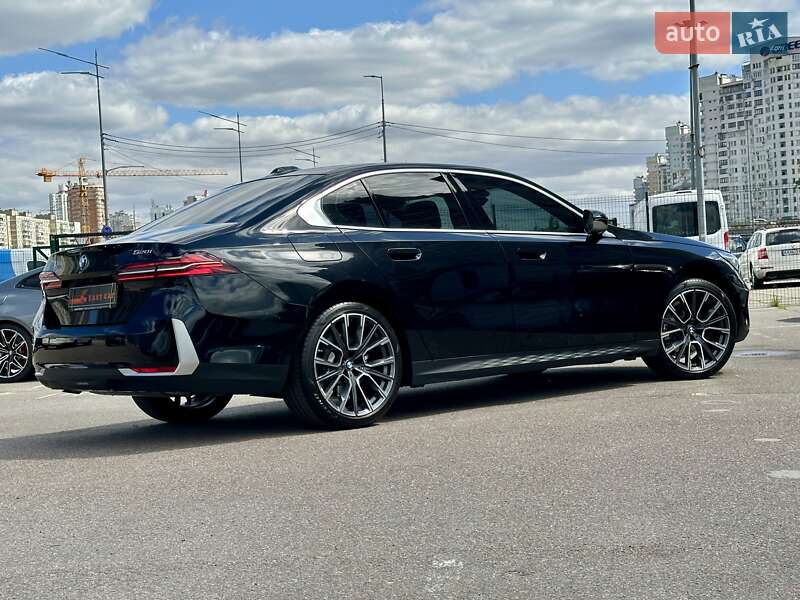 Седан BMW 5 Series 2023 в Киеве