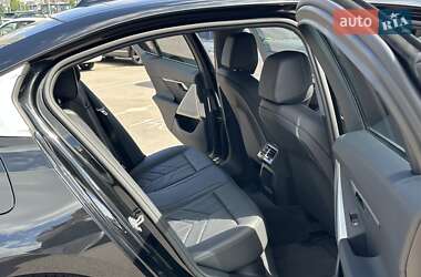Седан BMW 5 Series 2023 в 
