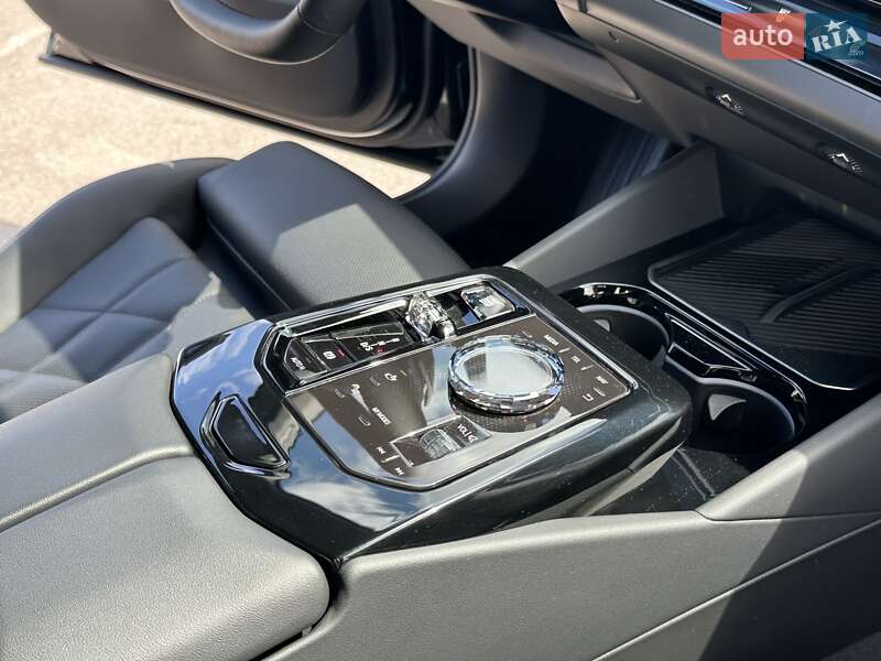 Седан BMW 5 Series 2023 в Киеве