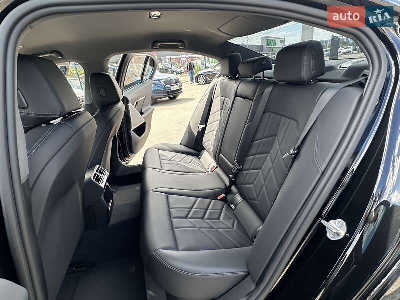 Седан BMW 5 Series 2023 в Киеве