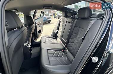 Седан BMW 5 Series 2023 в 