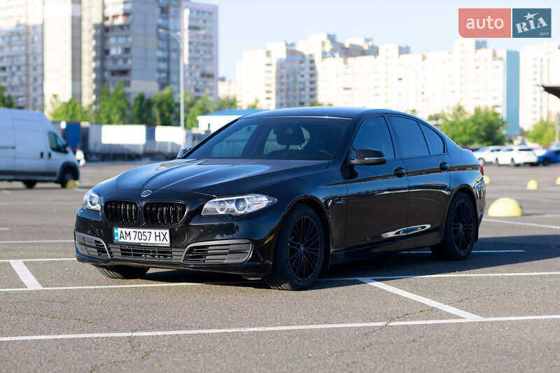 Седан BMW 5 Series 2015 в Звягеле