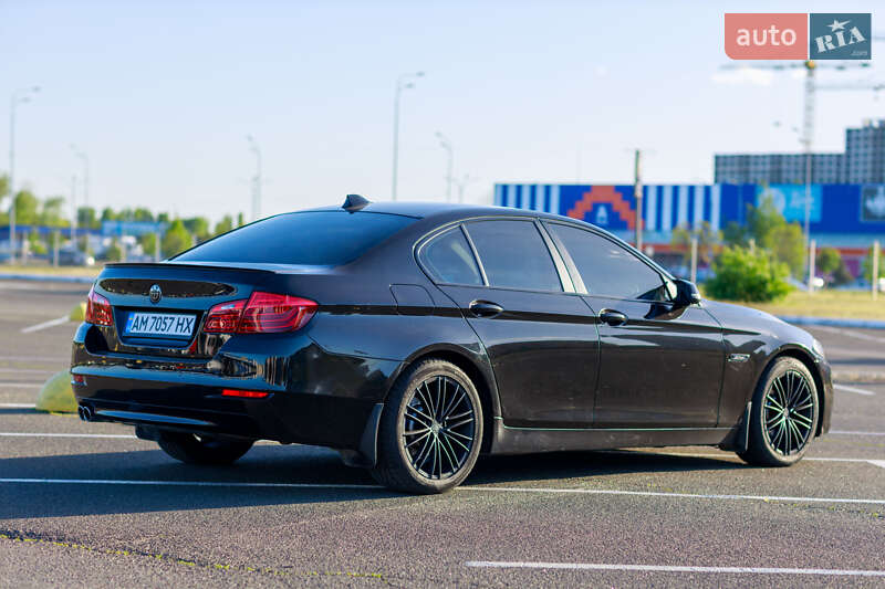 Седан BMW 5 Series 2015 в Звягеле