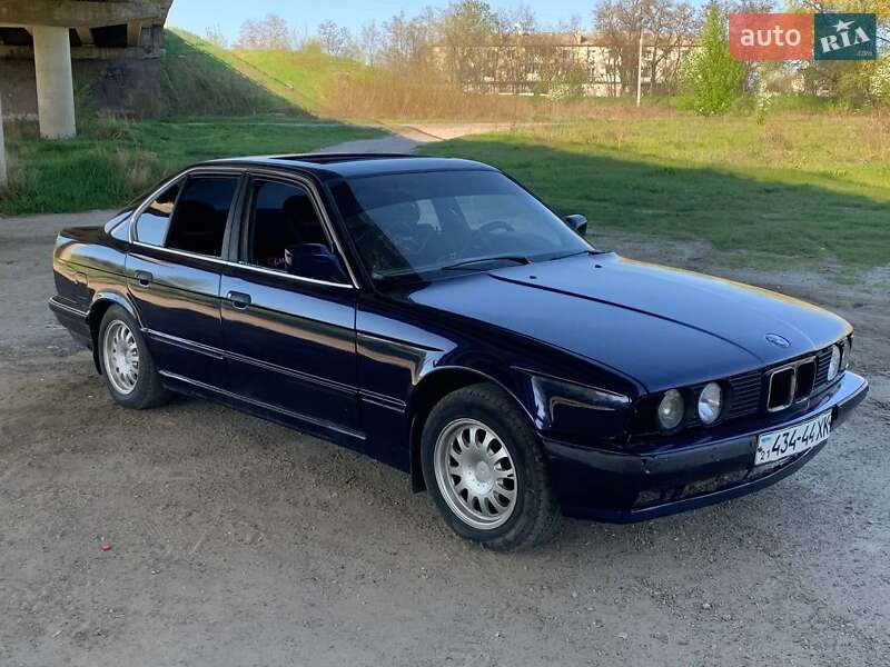 Седан BMW 5 Series 1988 в Царичанці