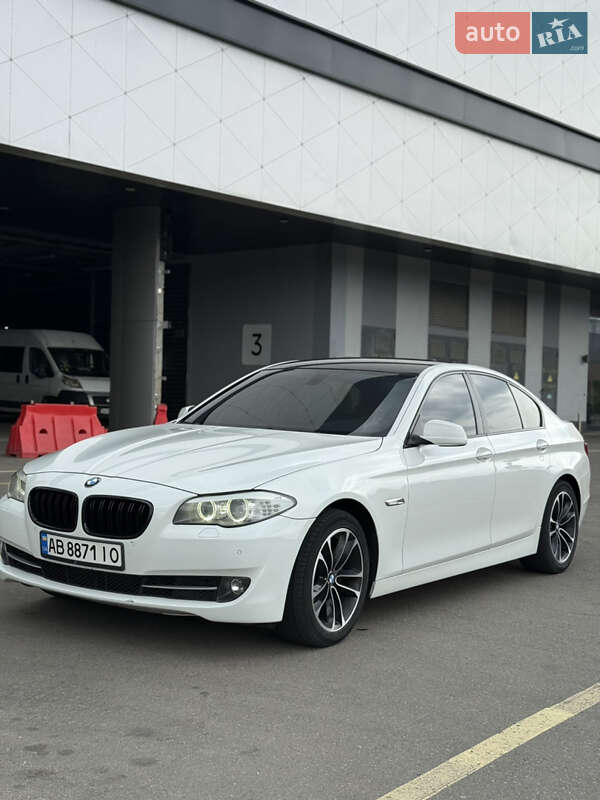 Седан BMW 5 Series 2012 в 