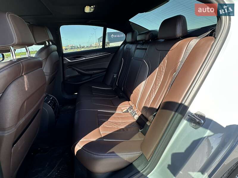 Седан BMW 5 Series 2017 в Львові