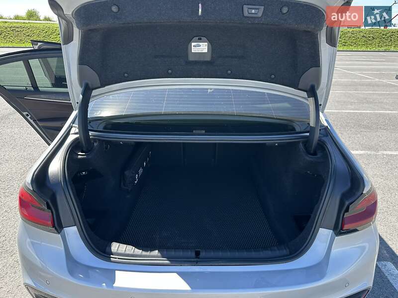 Седан BMW 5 Series 2017 в Львові