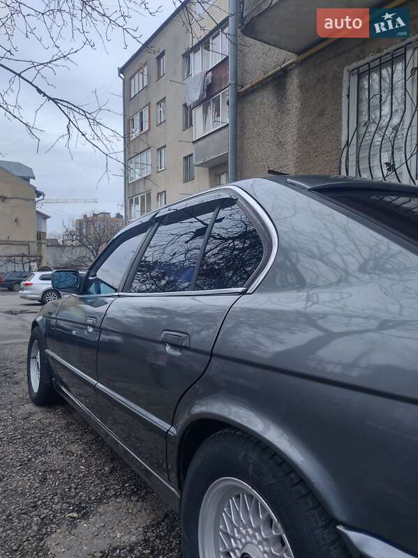 Седан BMW 5 Series 1989 в Чернівцях