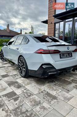 Седан BMW 5 Series 2024 в 
