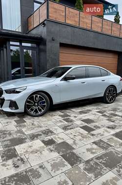 Седан BMW 5 Series 2024 в 