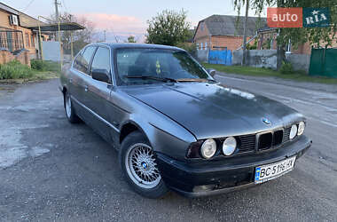Седан BMW 5 Series 1990 в Ромнах
