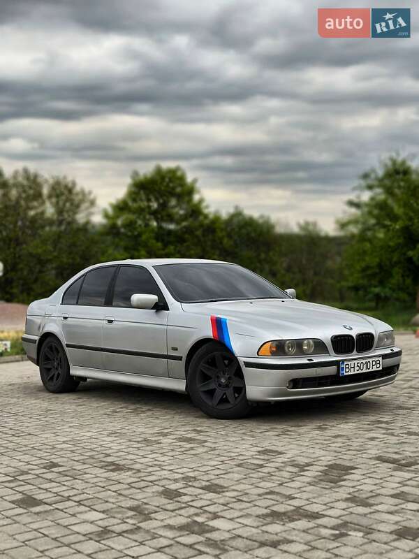 Седан BMW 5 Series 2000 в 