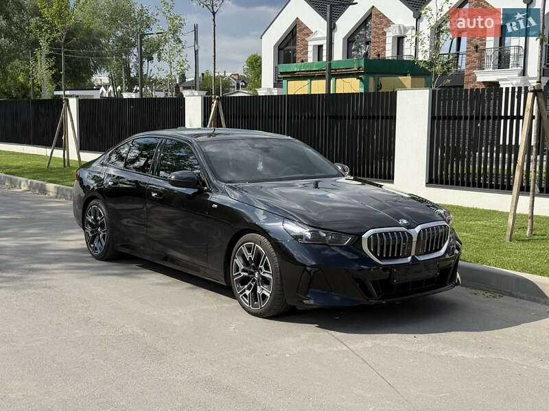 Седан BMW 5 Series 2024 в 