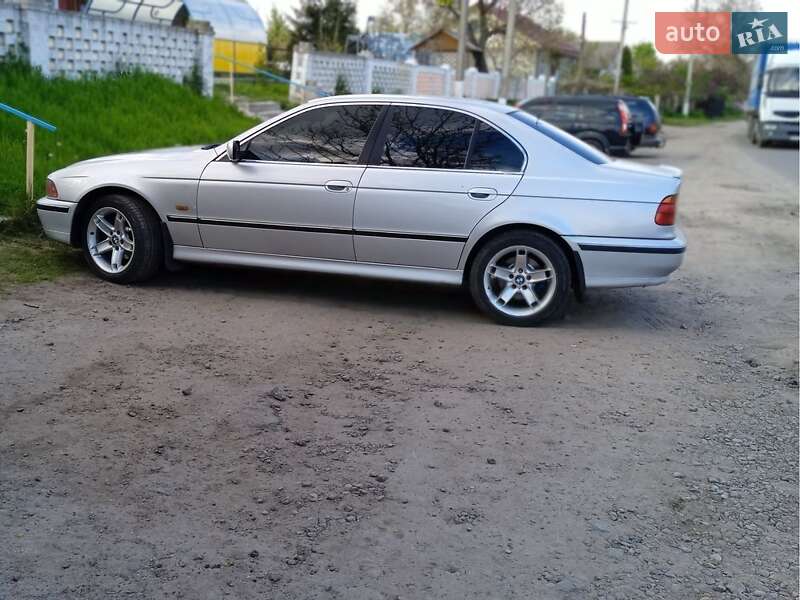 Седан BMW 5 Series 2000 в 