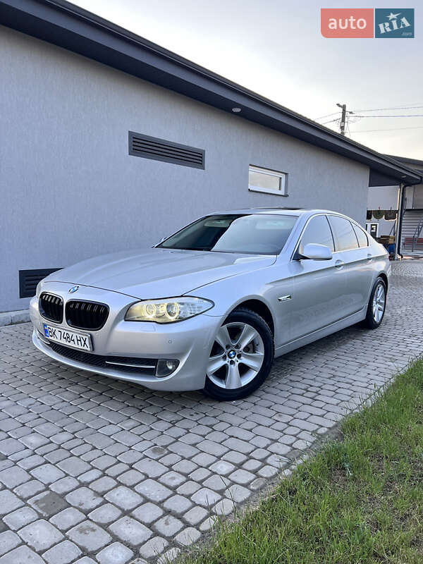 Седан BMW 5 Series 2011 в 