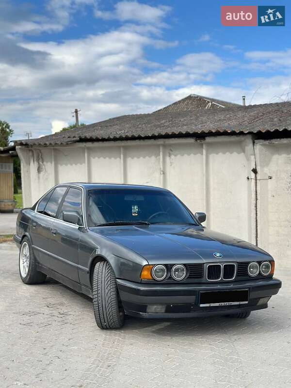 Седан BMW 5 Series 1990 в Шумську