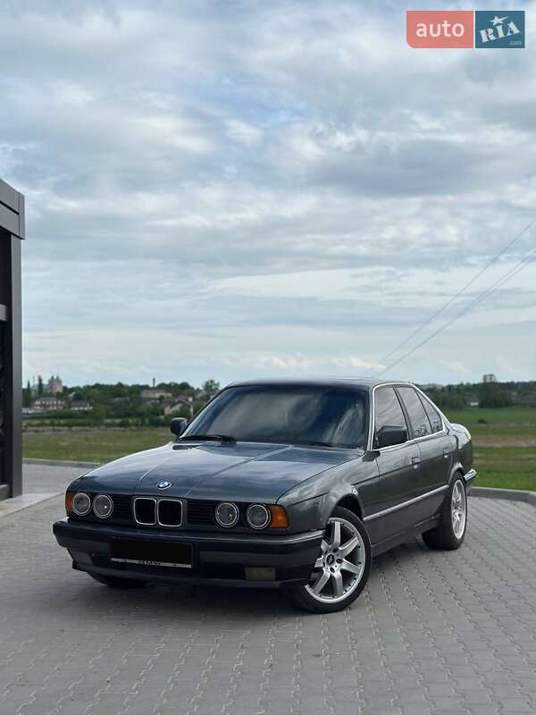 Седан BMW 5 Series 1990 в Шумську