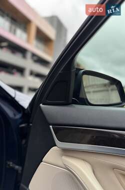 Седан BMW 5 Series 2012 в 